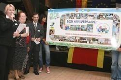 Na tabli uprizorjenih 25 let sodelovanja med občinama Saint Florent sur Cher in Neu Anspach